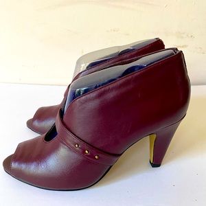 Bella Vita burgundy women’s booties size 8WW